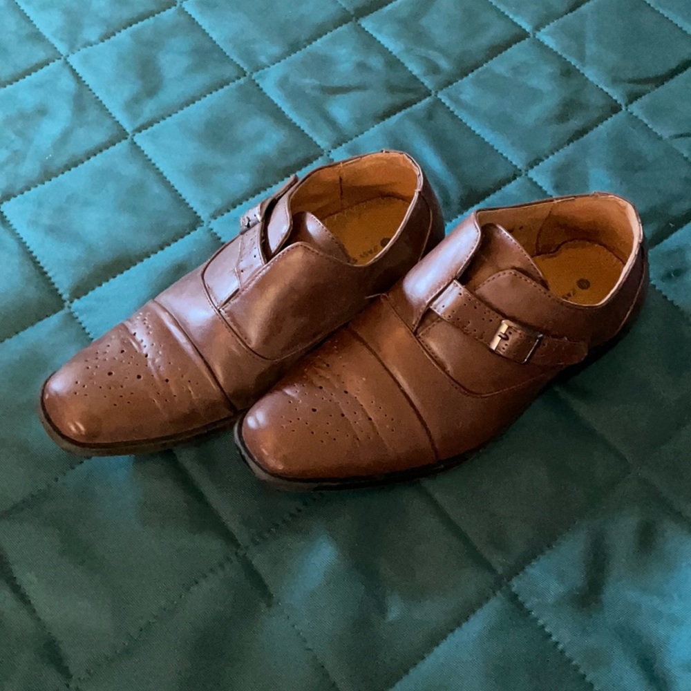 Boys Size 6 easy strider dress shoes